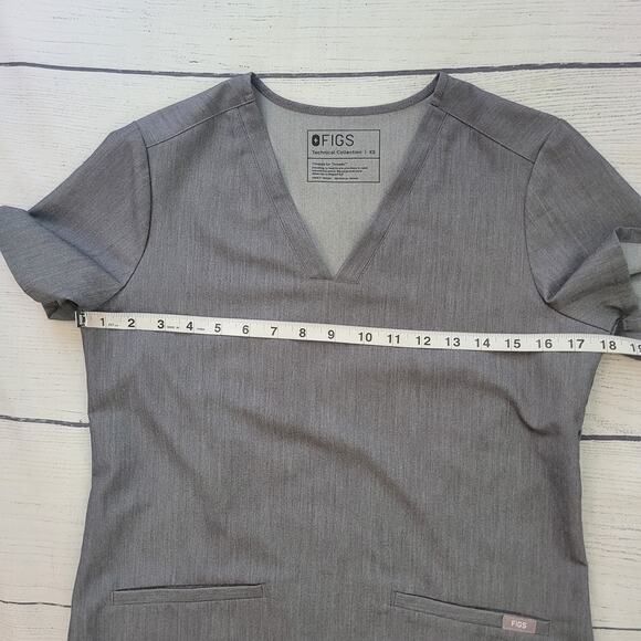 FIGS Size XS	Casma Three-Pocket Scrub Top Graphite Gray Dr Nurse RN Hospital - Picture 6 of 9